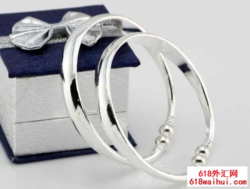 999������Ǯһ��,ÿ��ǧ��������Ǯ?